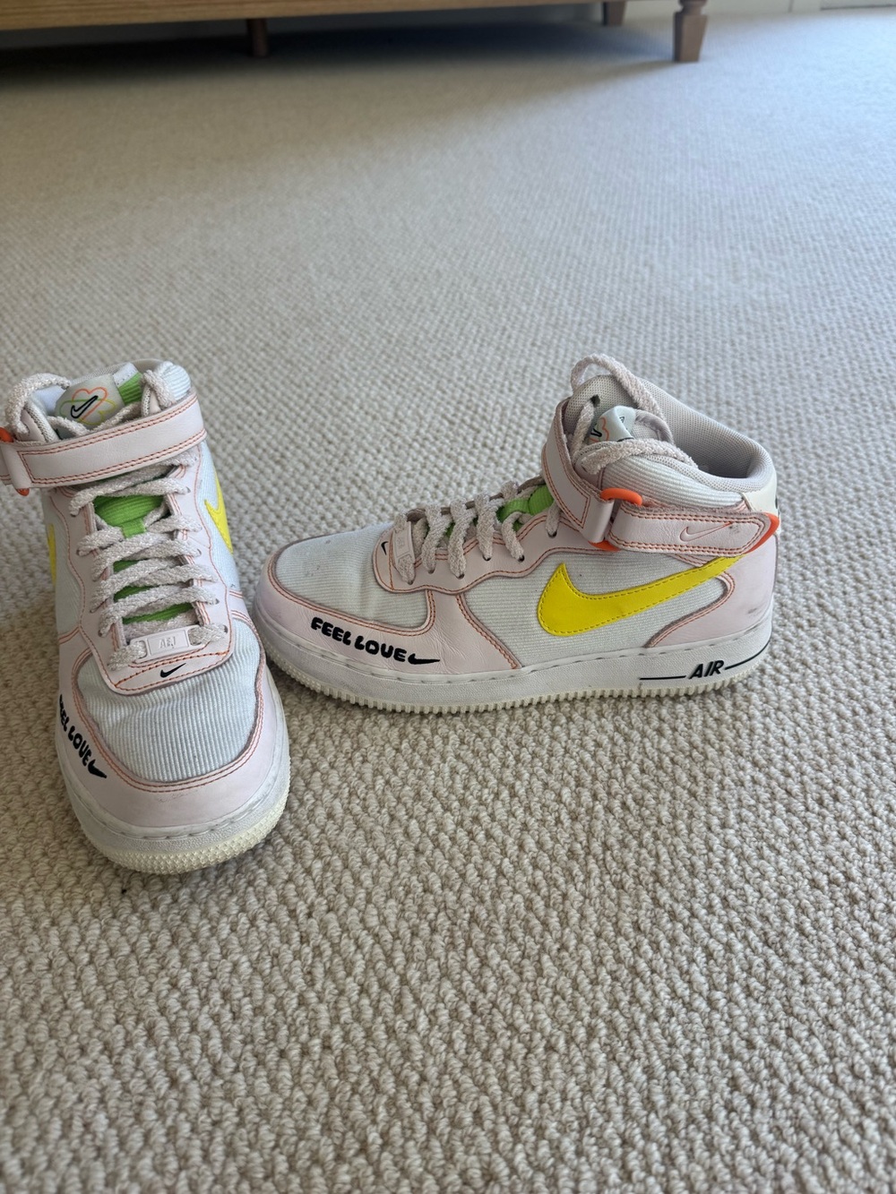 Nike Airforce 1’s Mid “Feel love”
